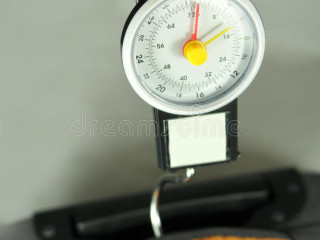 Mechanical luggage weighing scales