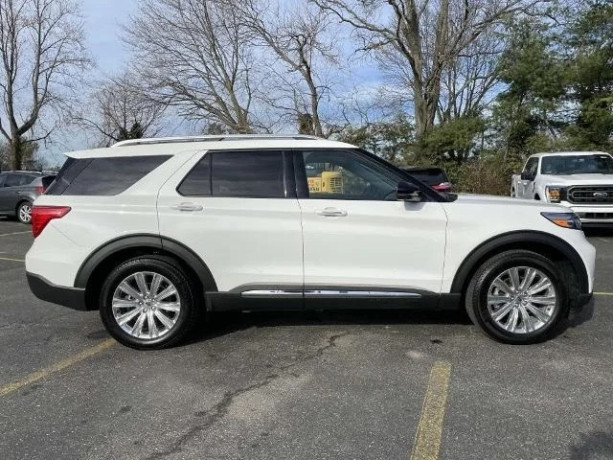 2022-ford-explorer-big-2